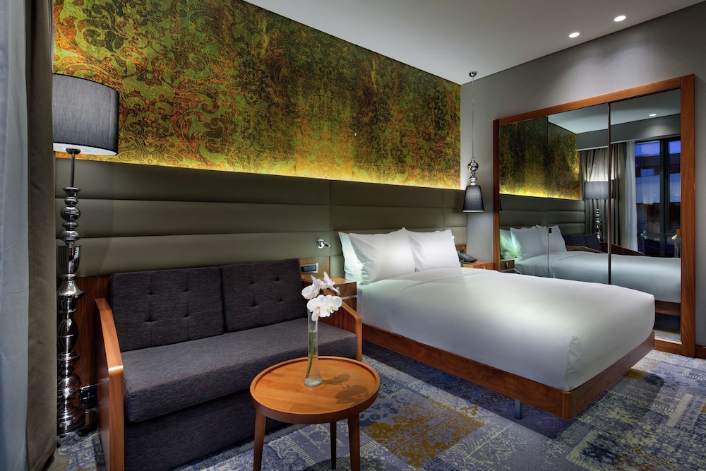 Standard Room, 1 Queen Bed (Accessible)