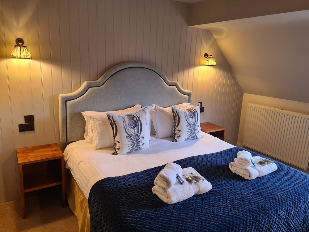 Suite, Ensuite photo 1