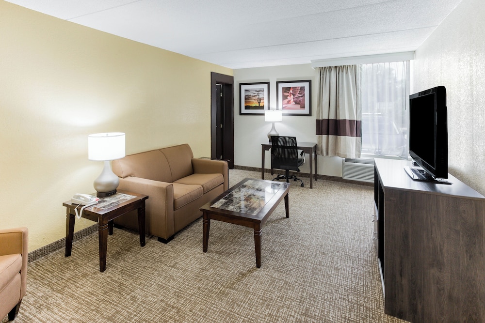 Suite, 2 Queen Beds, Non Smoking (Upgrade) - Photo 1