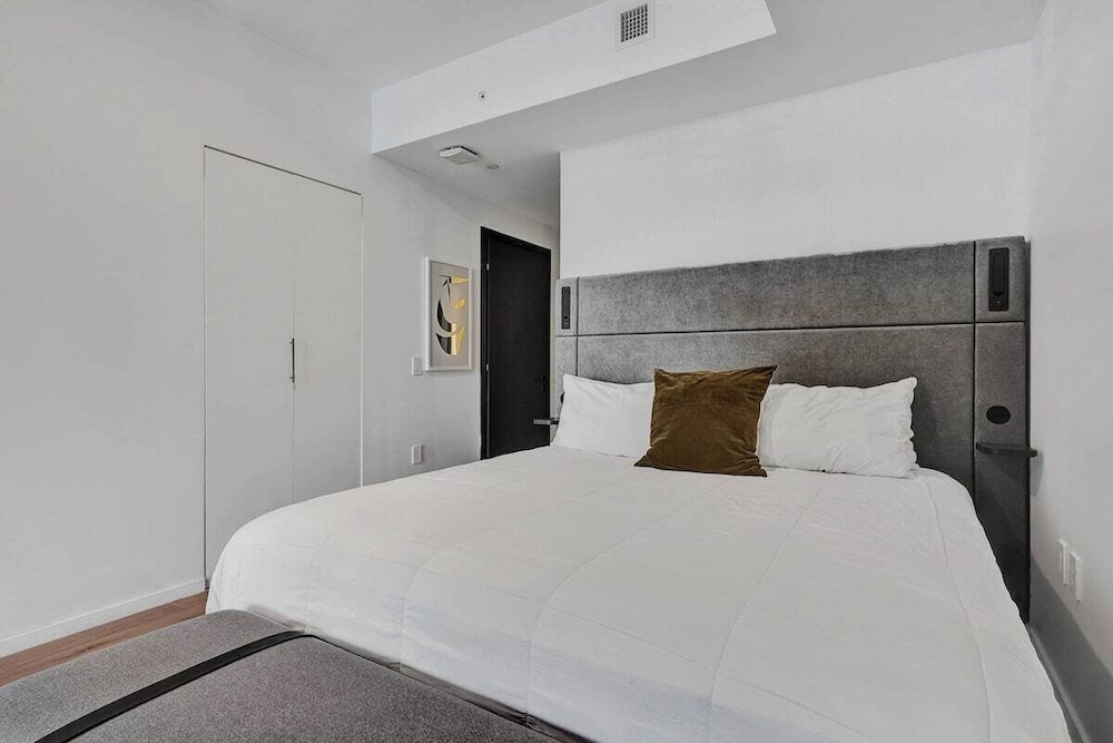 Classic Studio, 1 Queen Bed photo 2