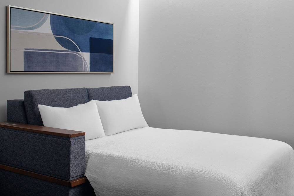 Room, 1 King Bed with Sofa bed, Balcony, Oceanfront (Hearing Accessible)