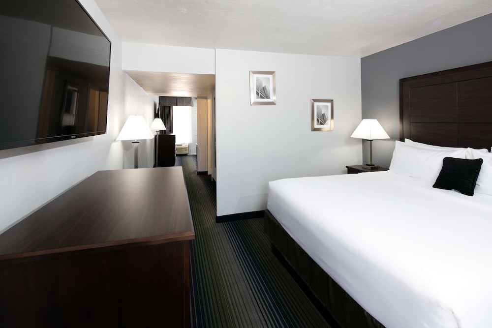 Junior Suite, 1 King Bed with Sofa bed - Photo 3