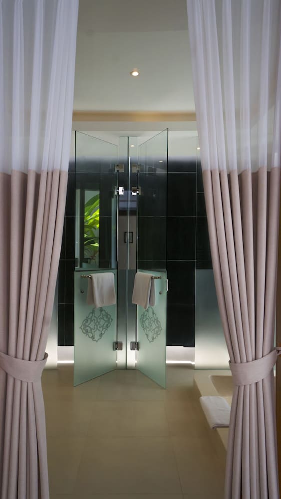 One bedroom, Private Pool