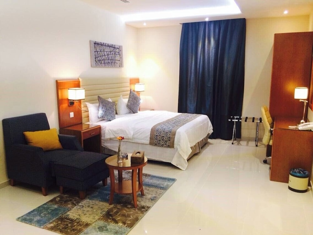 Deluxe Studio Suite, 1 King Bed, Kitchen, City View