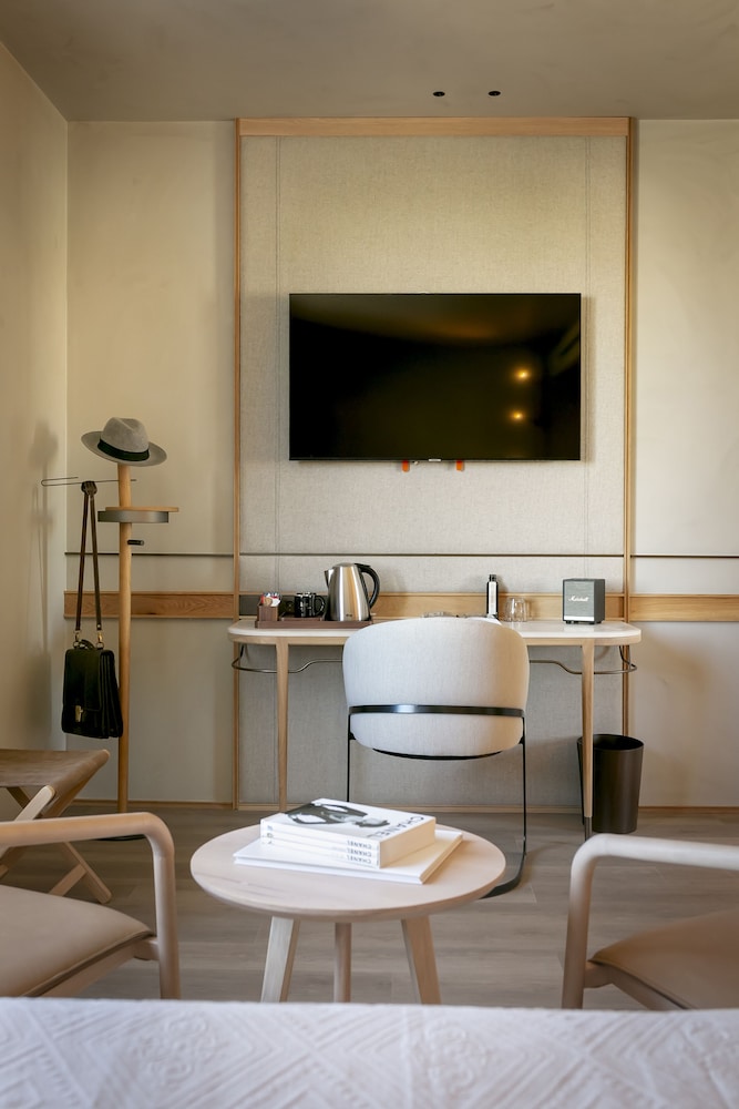 Premium Double Room Single Use (LARIOS)