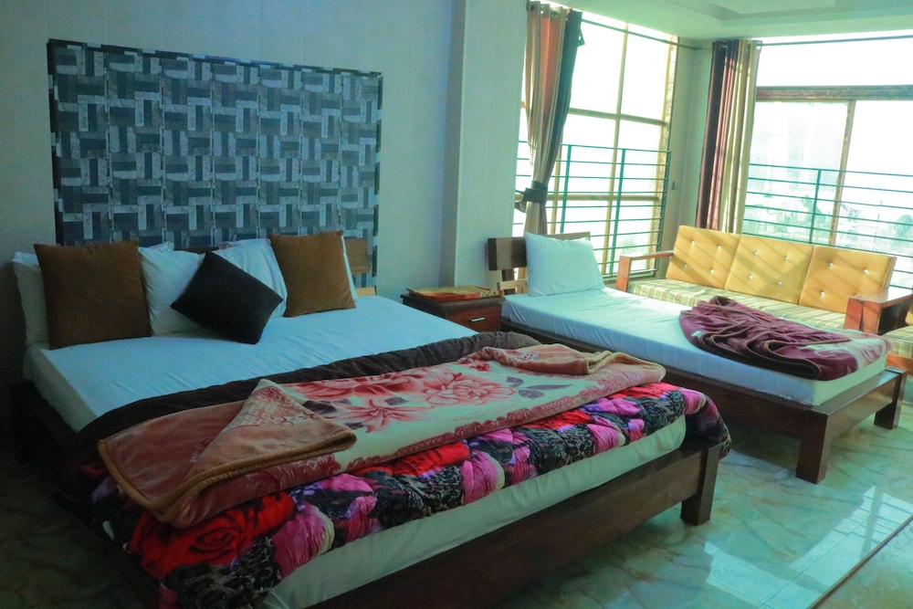 Basic Triple Room photo 1