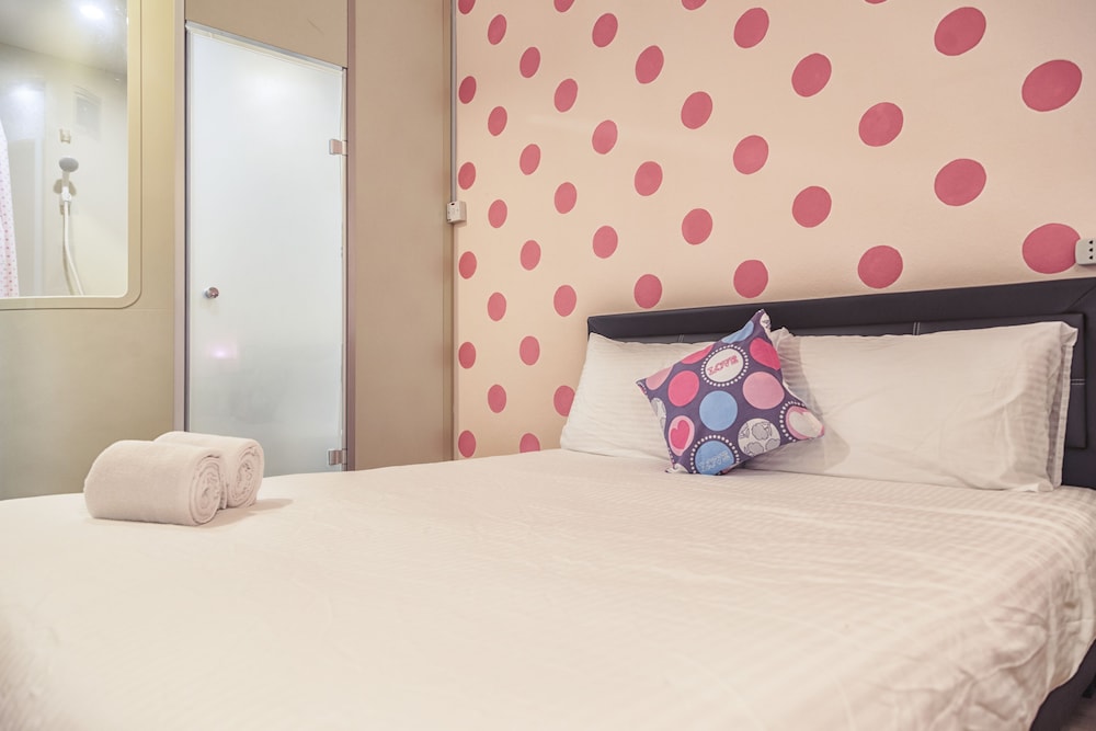 6 Polka Dot Double Room