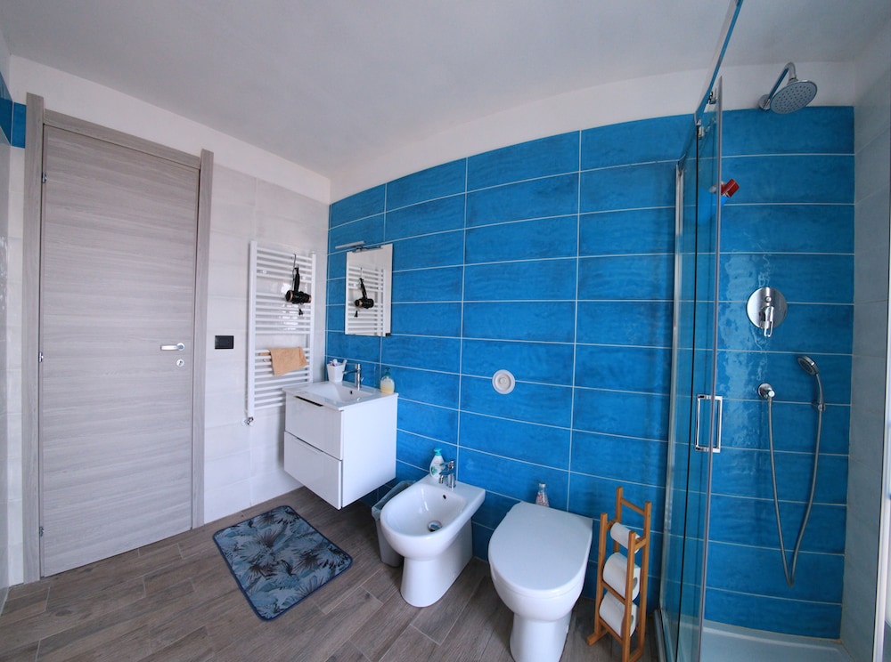 Twin Room, Shared Bathroom photo 2