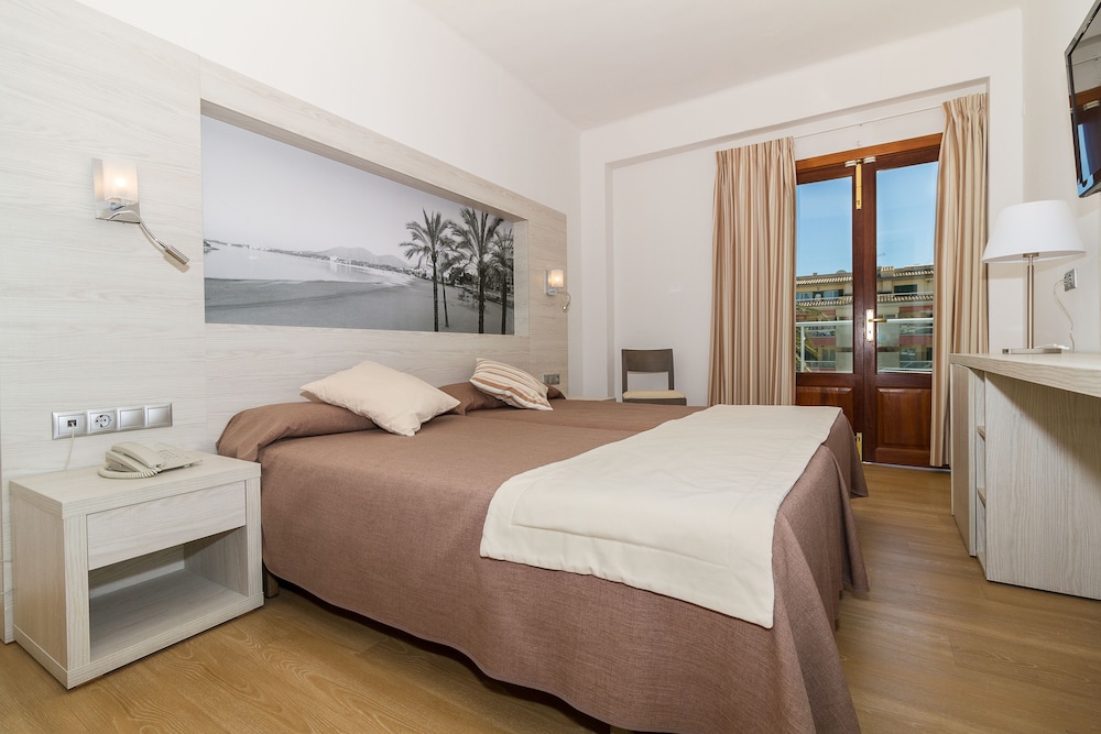 Standard Double Room, Balcony, Pool View