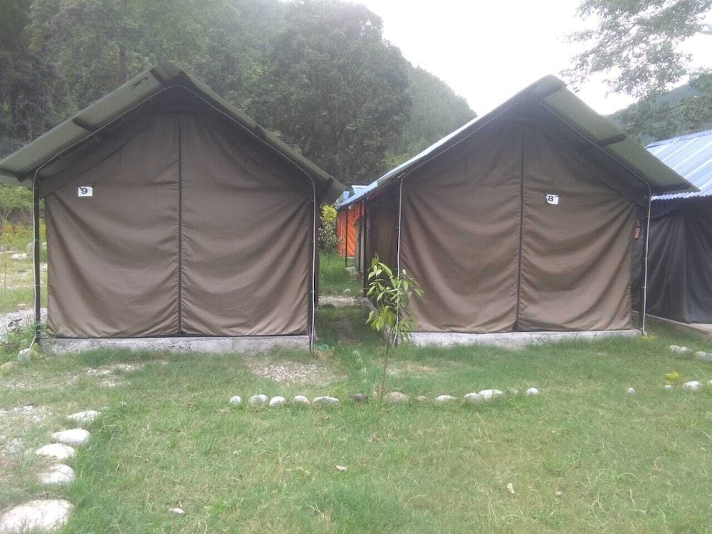 Comfort Tent, Multiple Bedrooms, Pool Access, River View photo 2