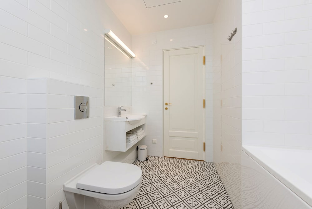 Apartment (Penthouse with Bathtub) photo 2