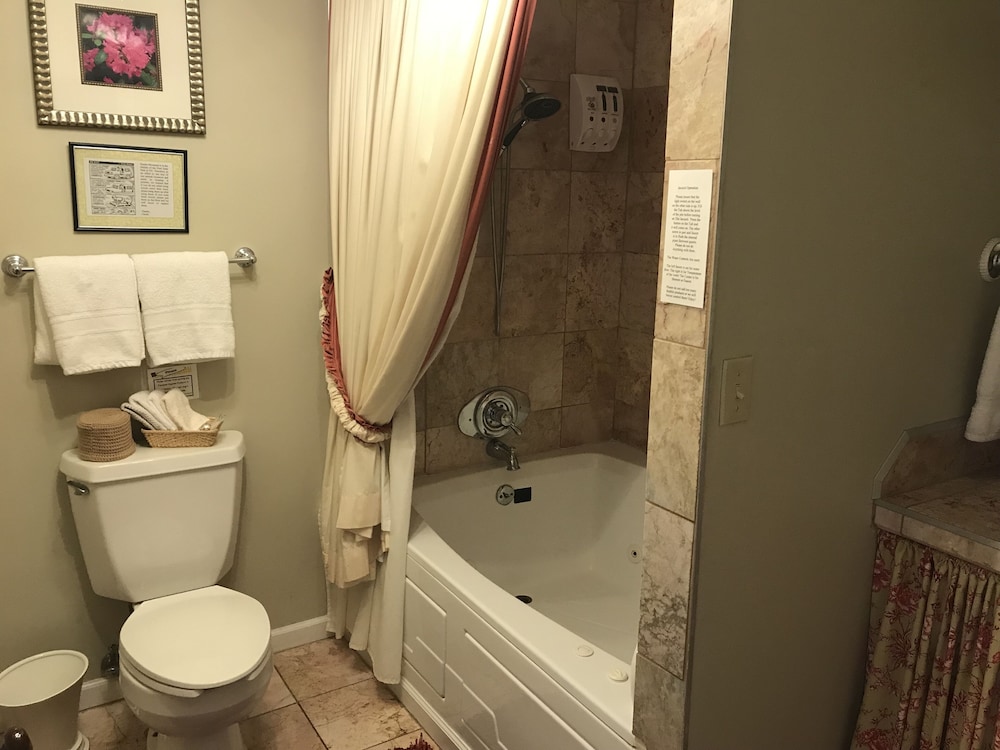 Premier Double Room, Ensuite, Garden View (Glenwood) photo 2
