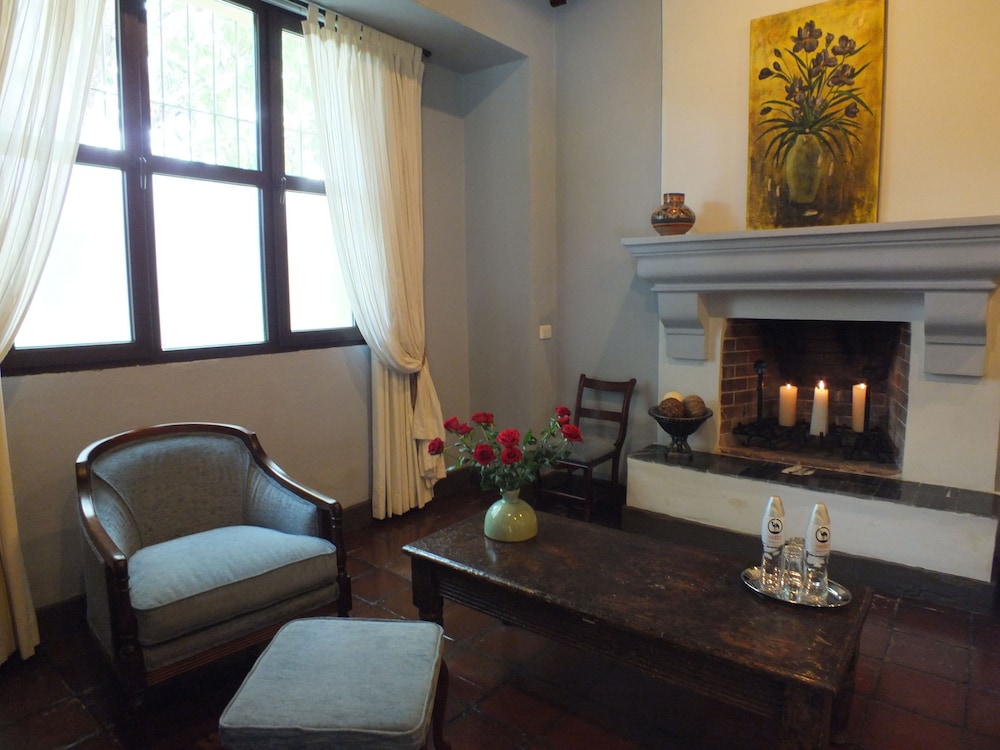 Junior Suite, 1 King Bed - Street side photo 3