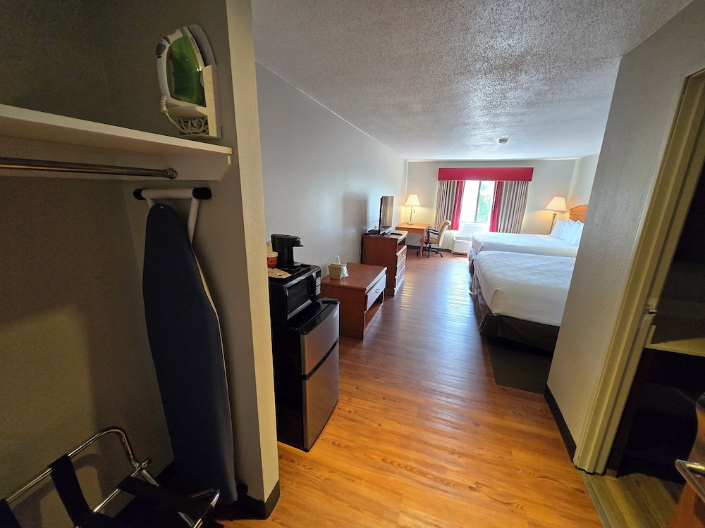 Family Quadruple Room, Multiple Beds photo 2