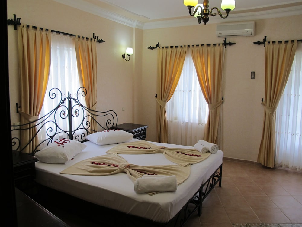 Standard Double or Twin Room - Photo 1