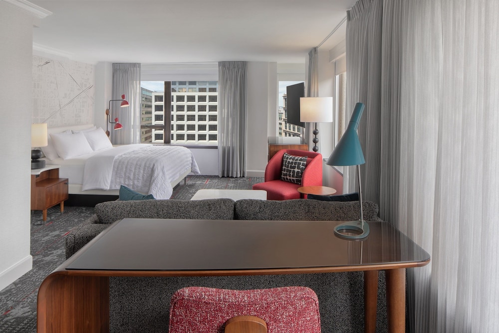 Junior Suite, 1 King Bed, City View - Photo 2