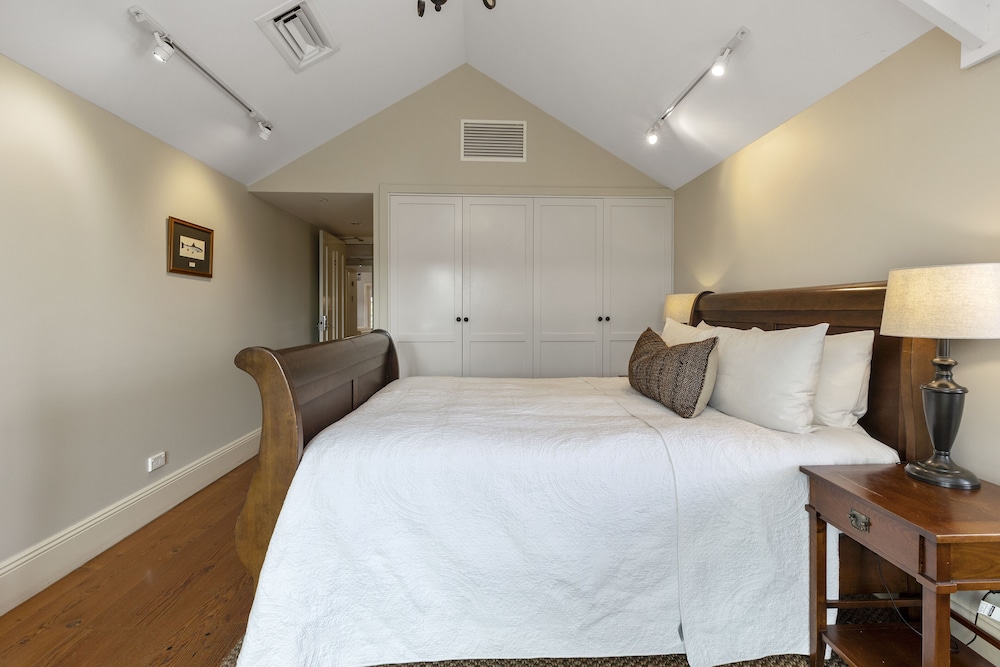 Lachlan Suite photo 3