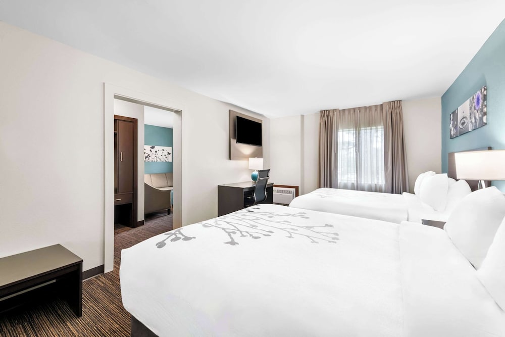 Suite, Multiple Beds, Non Smoking - Photo 7