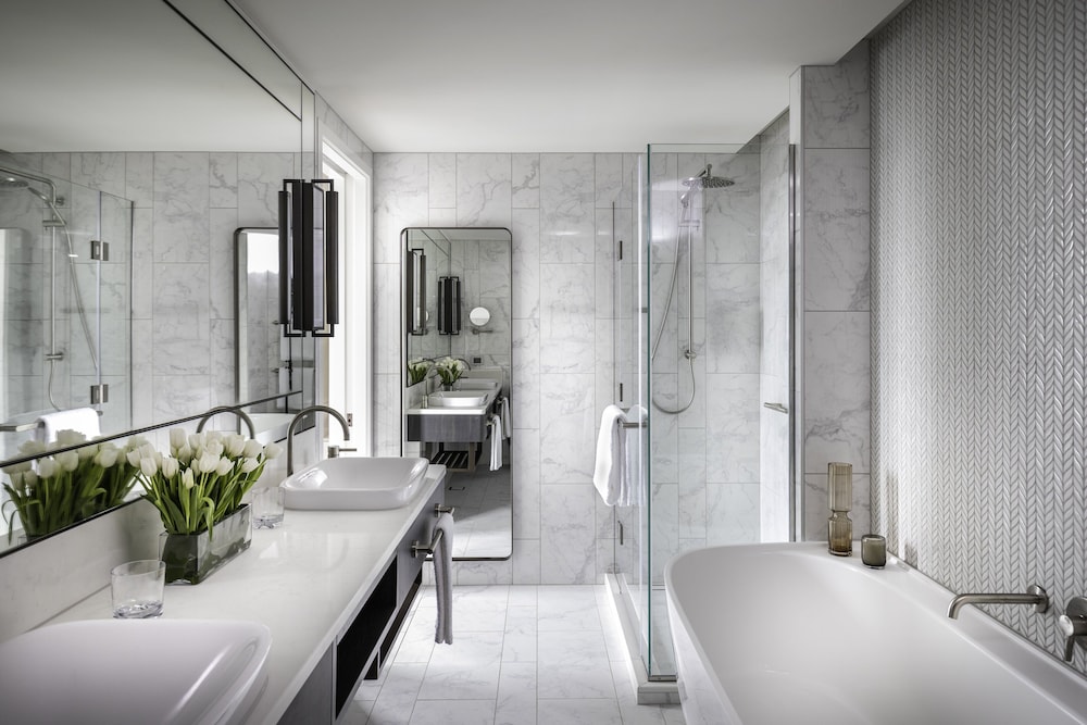 Club Executive Suite - Pinnacle Tower