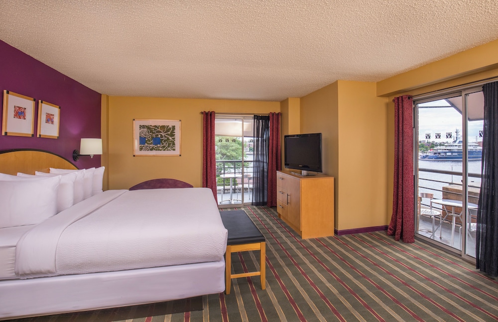 Deluxe Room, 1 King Bed, Balcony