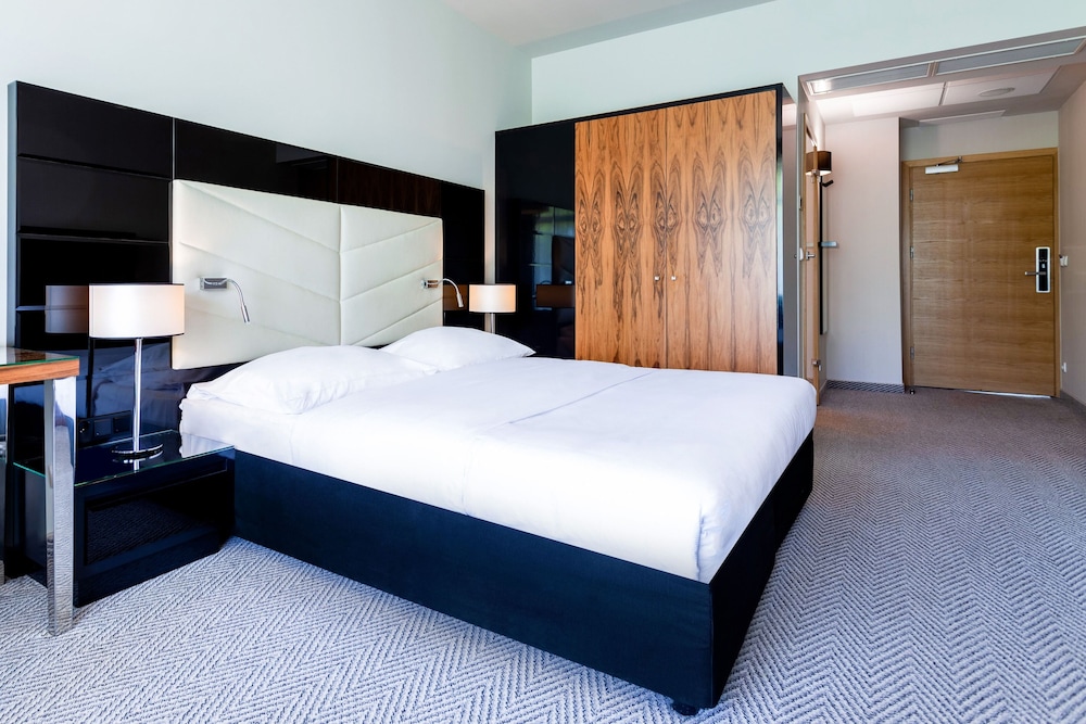 Standard Triple Room, Partial Sea View (Partial Sea View)