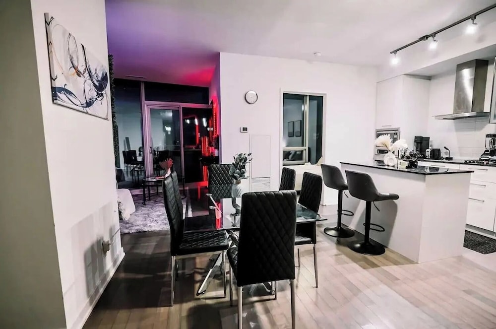 Presidential Suite, City View thumbnail 6