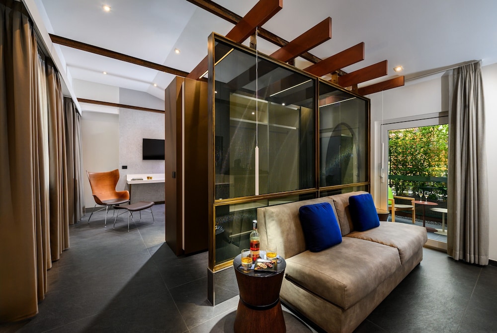 Penthouse Studio - Photo 1