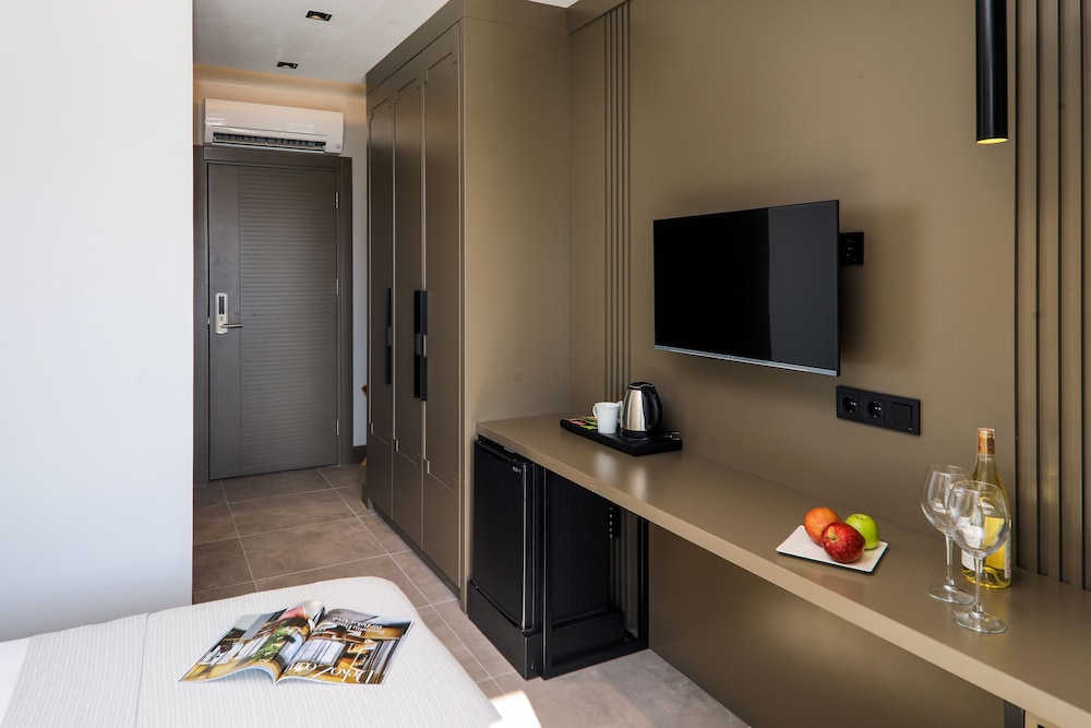 Standard Double Room - Photo 12