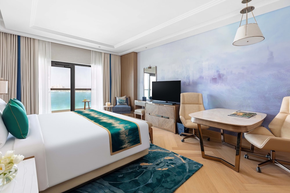 Luxury Suite Palm Sea View King Bed with Sofa Bed and Club Lounge Access