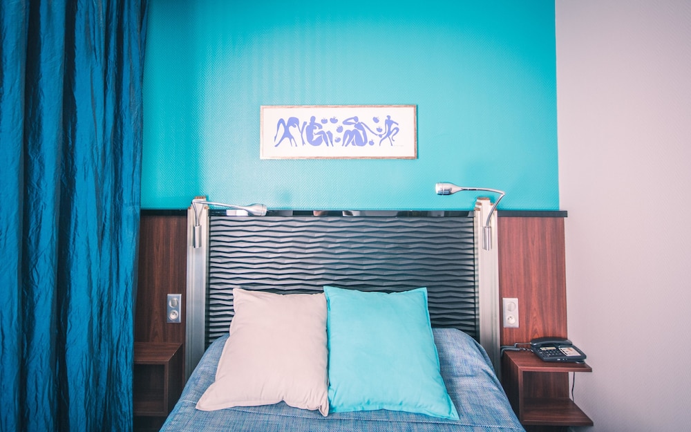 Standard Double or Twin Room - Photo 8