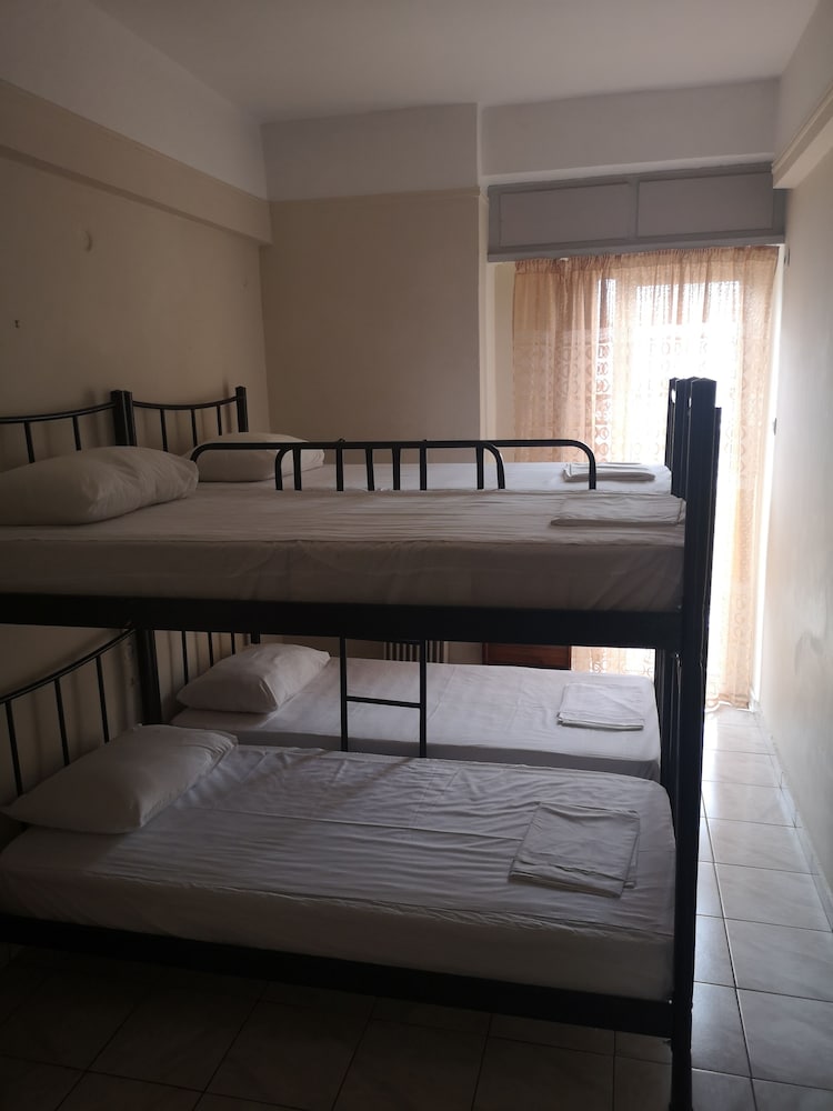 Basic Room (5 beds) photo 1