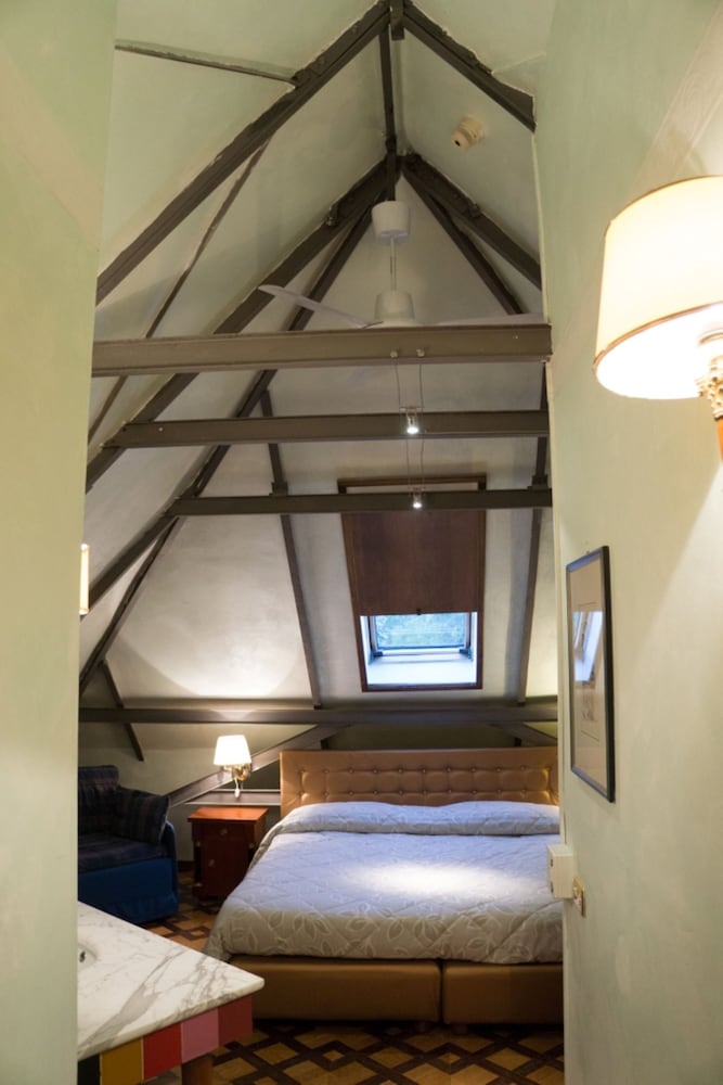 Economy Triple Room photo 3
