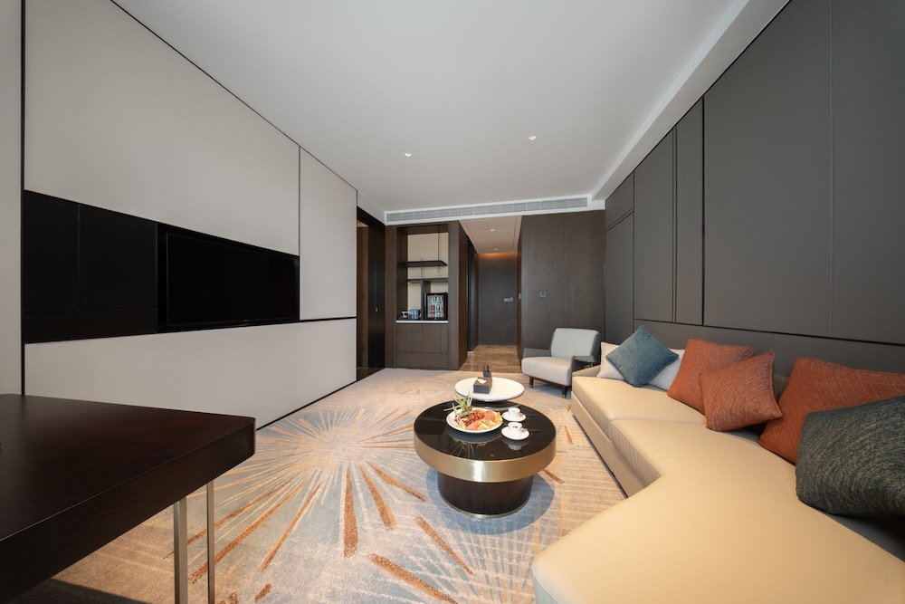 Deluxe Studio Suite