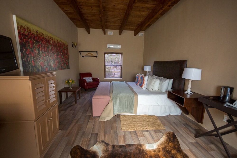 Luxury Double Room (with Shower) photo 2