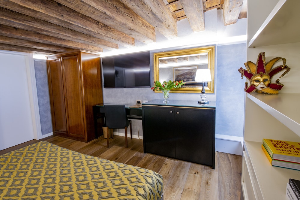 Standard Double Room, Canal View (San Salvador) photo 2