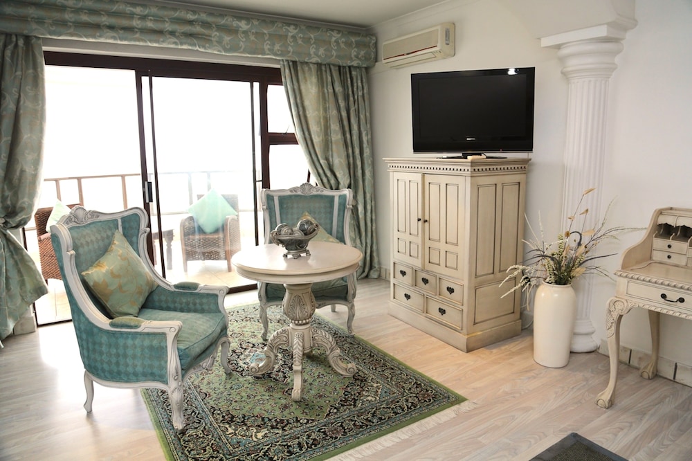 1st Floor - Honeymoon -Full Sea View - Photo 3