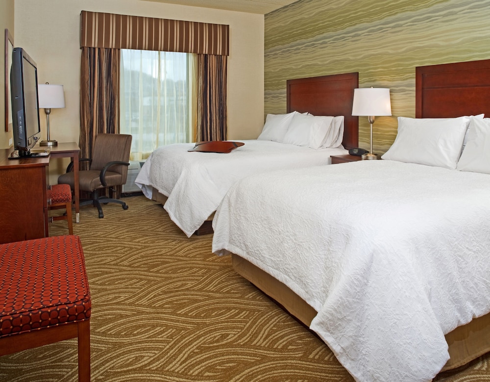 Room, 2 Queen Beds, Accessible, Bathtub (Mobility & Hearing)