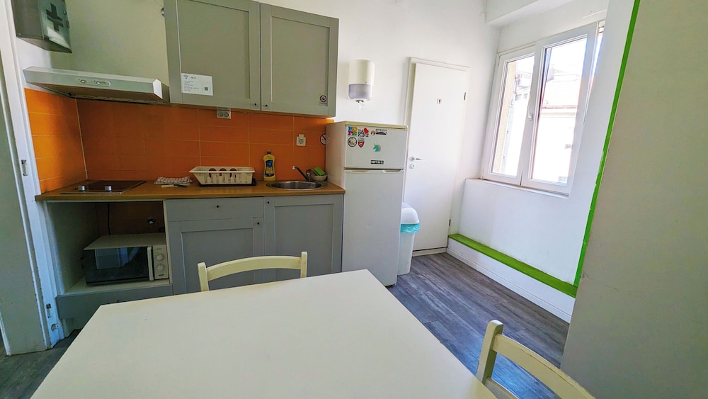 Double Room, 1 Double Bed, Non Smoking, Private Bathroom - Photo 5