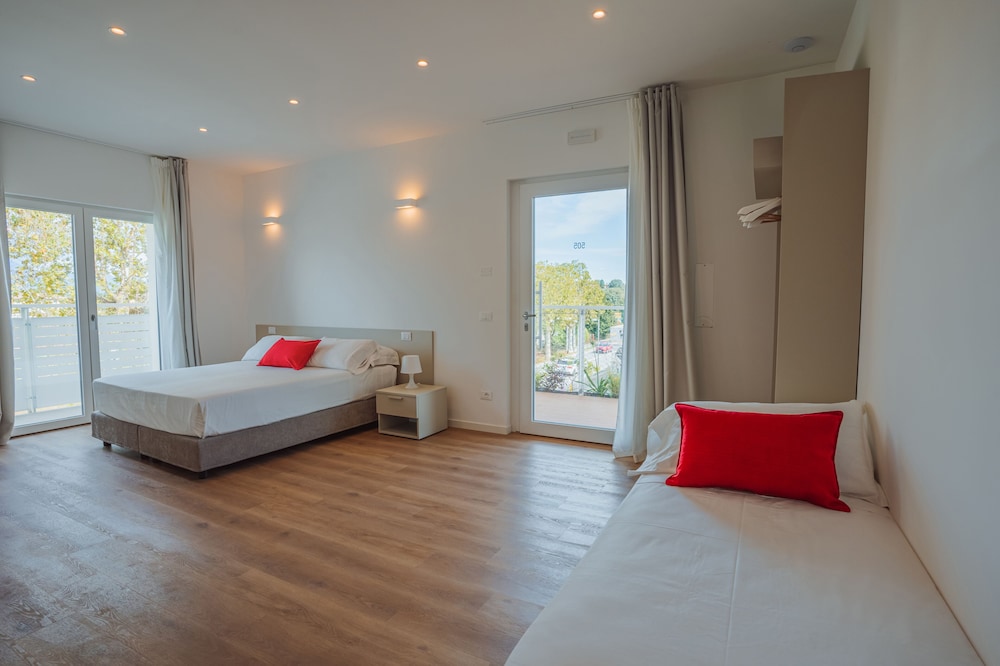 Deluxe Triple Room photo 1