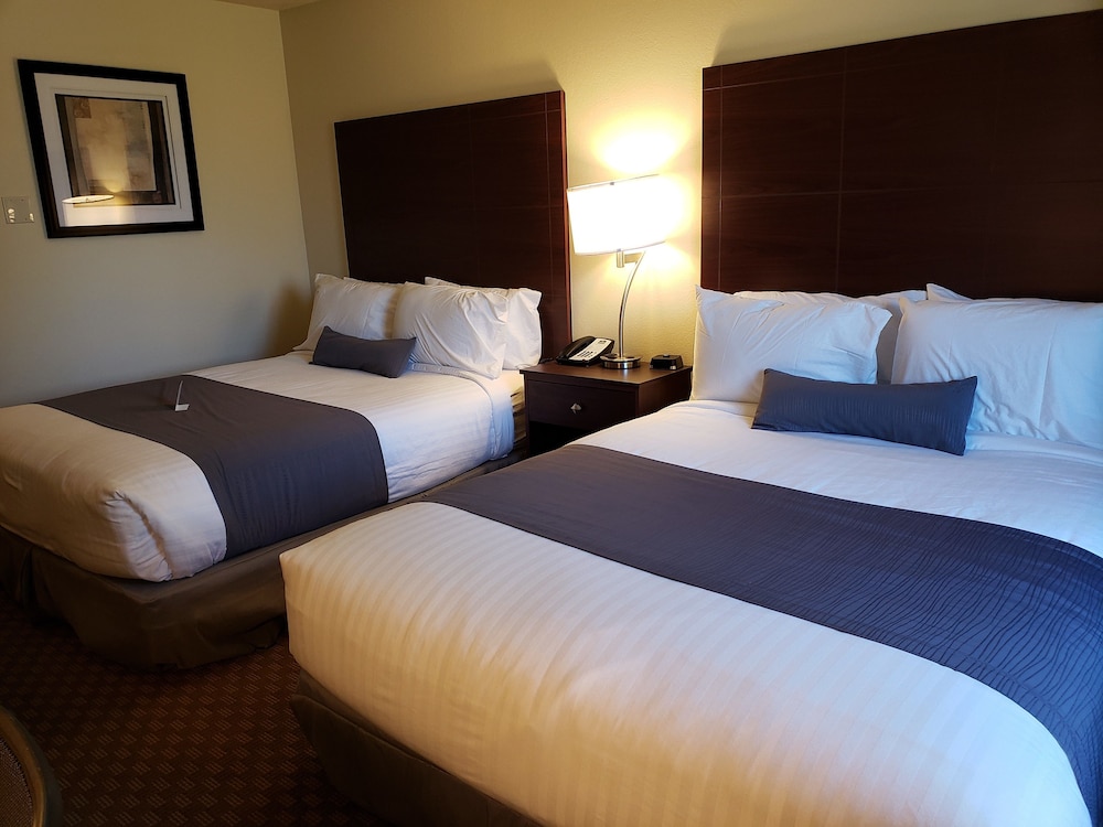 Room, 2 Queen Beds, Non Smoking (Accessible Tub) - Photo 2