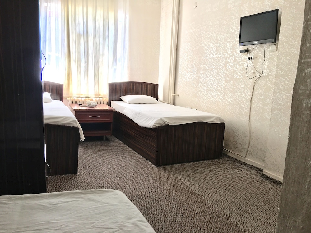 Basic Triple Room photo 1