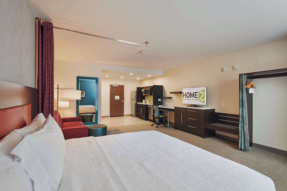 Studio Suite, 1 King Bed, Accessible, Bathtub - Photo 1