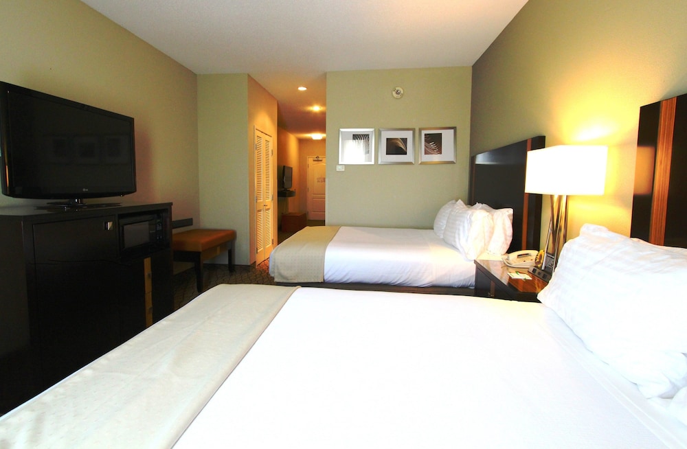 Suite, Multiple Beds (Living Area)