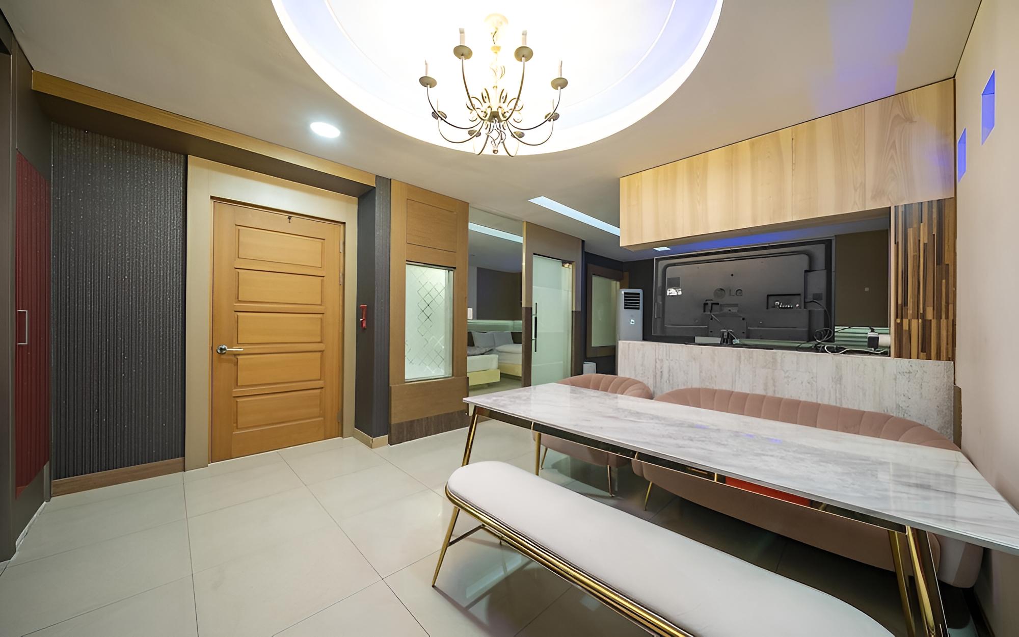 Room (Royal Suite Twin (Styler/Netflix/2 Sa) photo 2