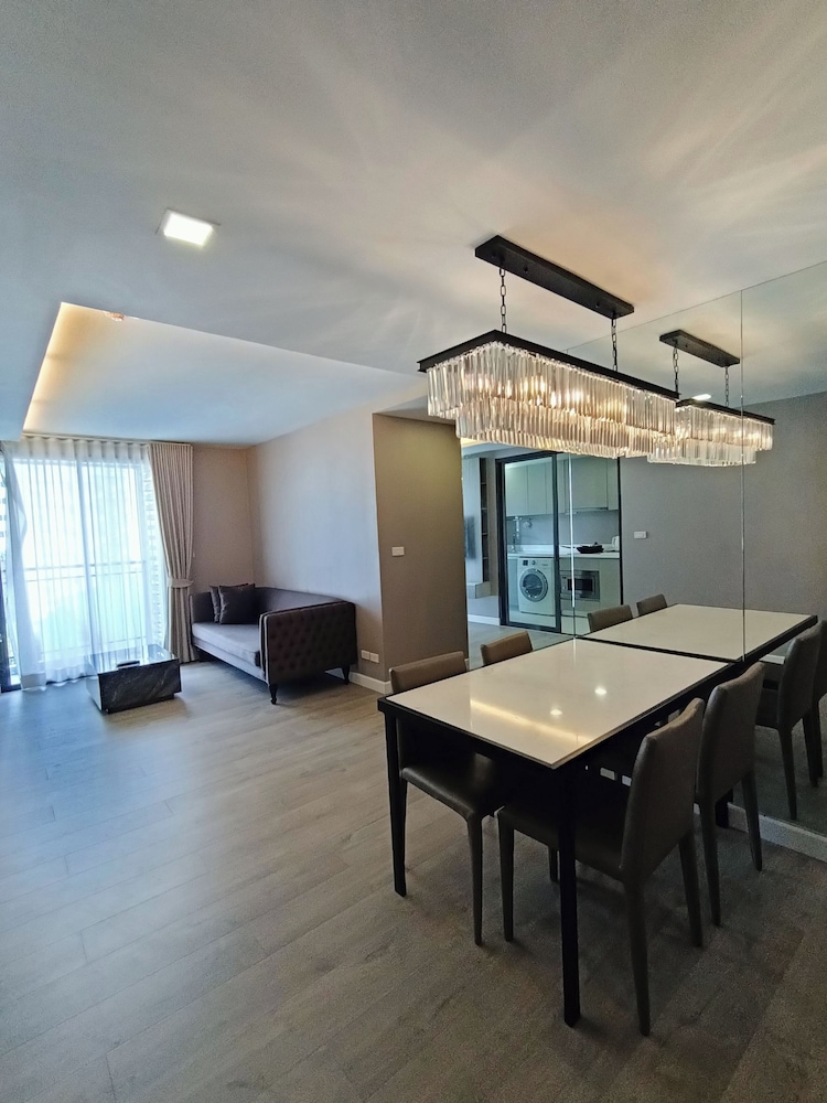 2 Bedrooms Executive photo 2