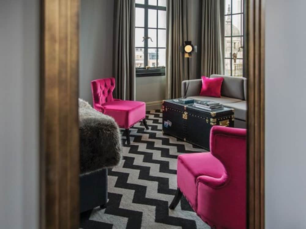 Gotham Suite photo 2