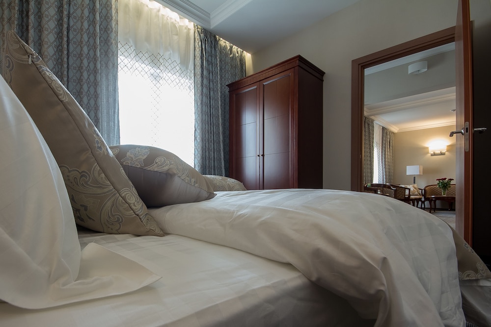 Suite (2 Bedrooms) photo 3