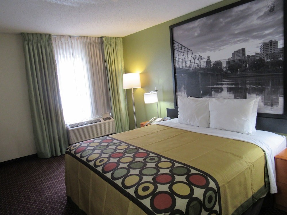 Room, 1 King Bed, Non Smoking - Photo 4