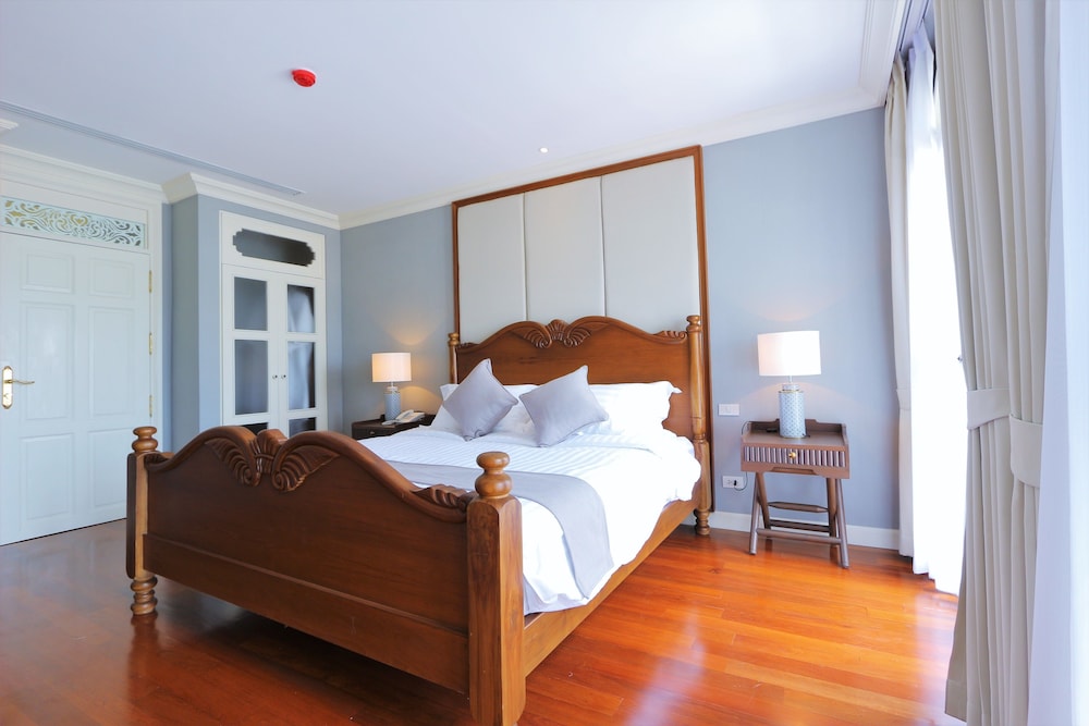 Suite 1 Bedroom River View