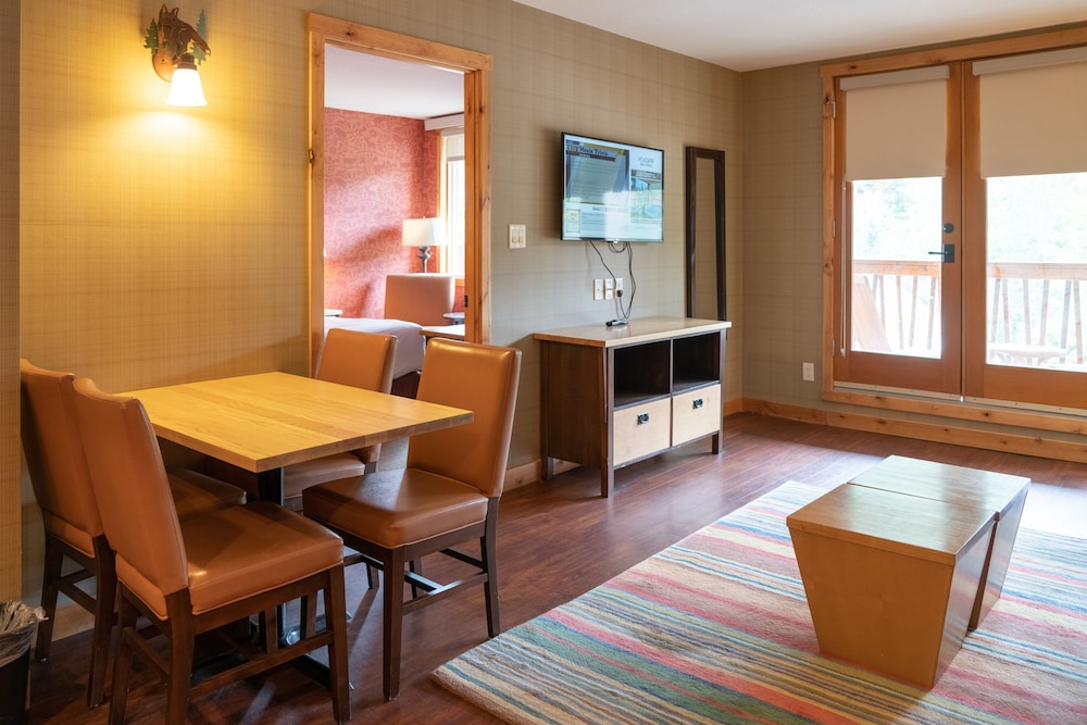 Superior Room, 1 King Bed, Balcony - Photo 2